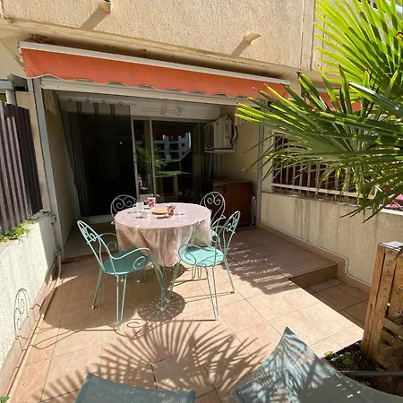 Sol-y-days Amigos: Garden-level With Terrace Near * Le Grau-du-Roi